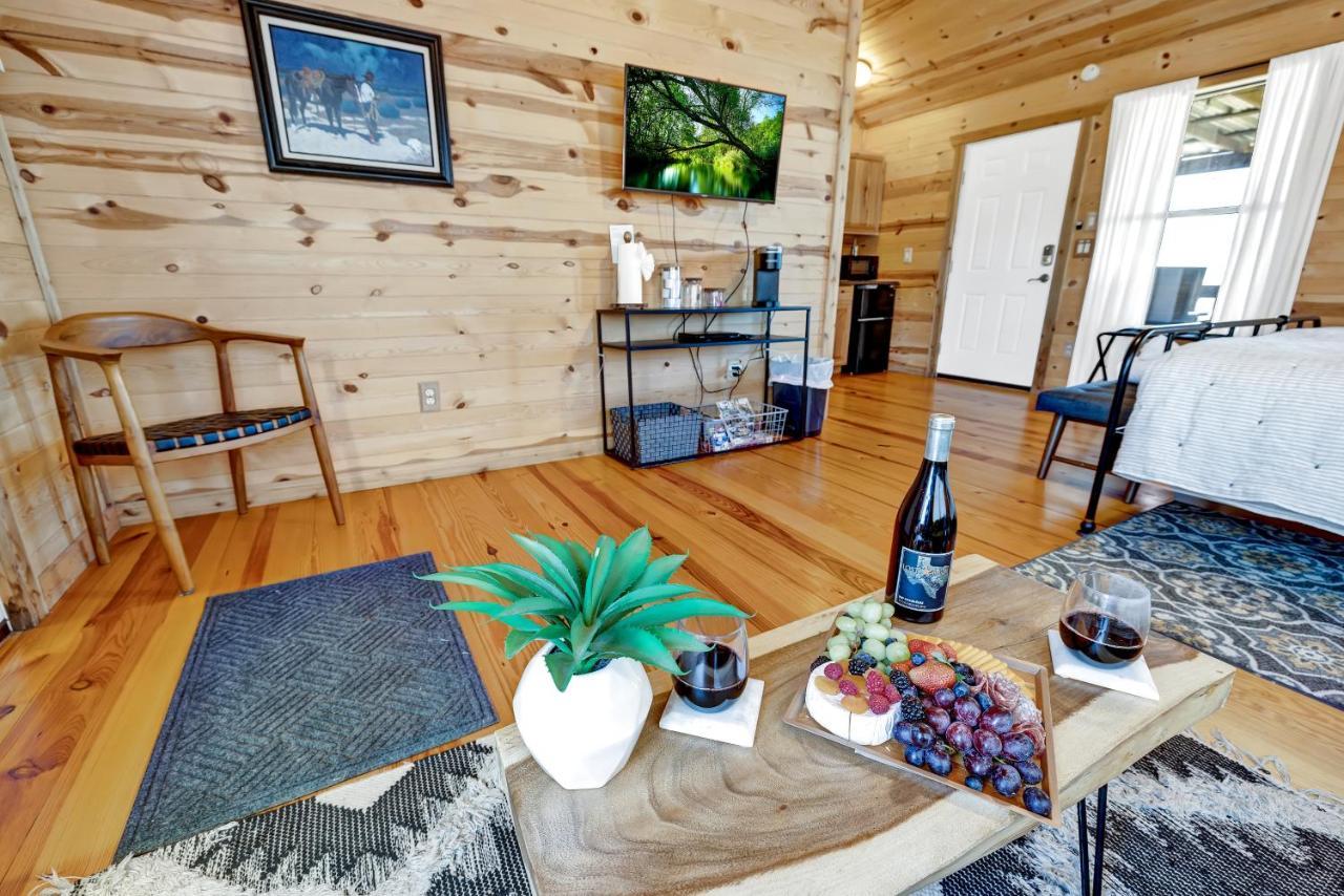 Rocky Ridge Cedar Cabin With Hot Tub & Amazing Views Crabapple 외부 사진