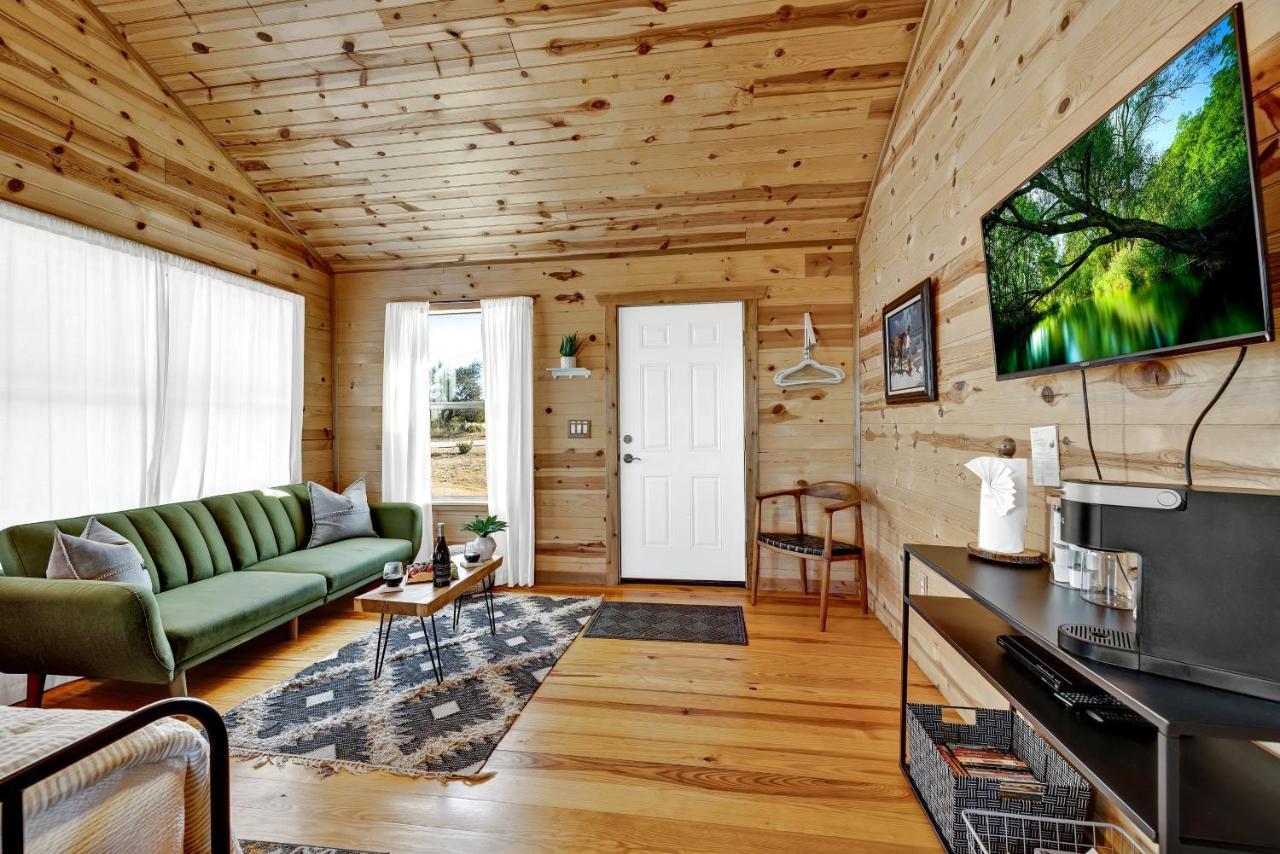 Rocky Ridge Cedar Cabin With Hot Tub & Amazing Views Crabapple 외부 사진