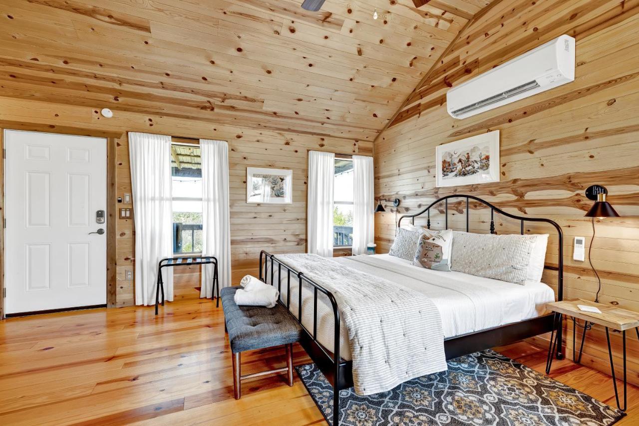 Rocky Ridge Cedar Cabin With Hot Tub & Amazing Views Crabapple 외부 사진