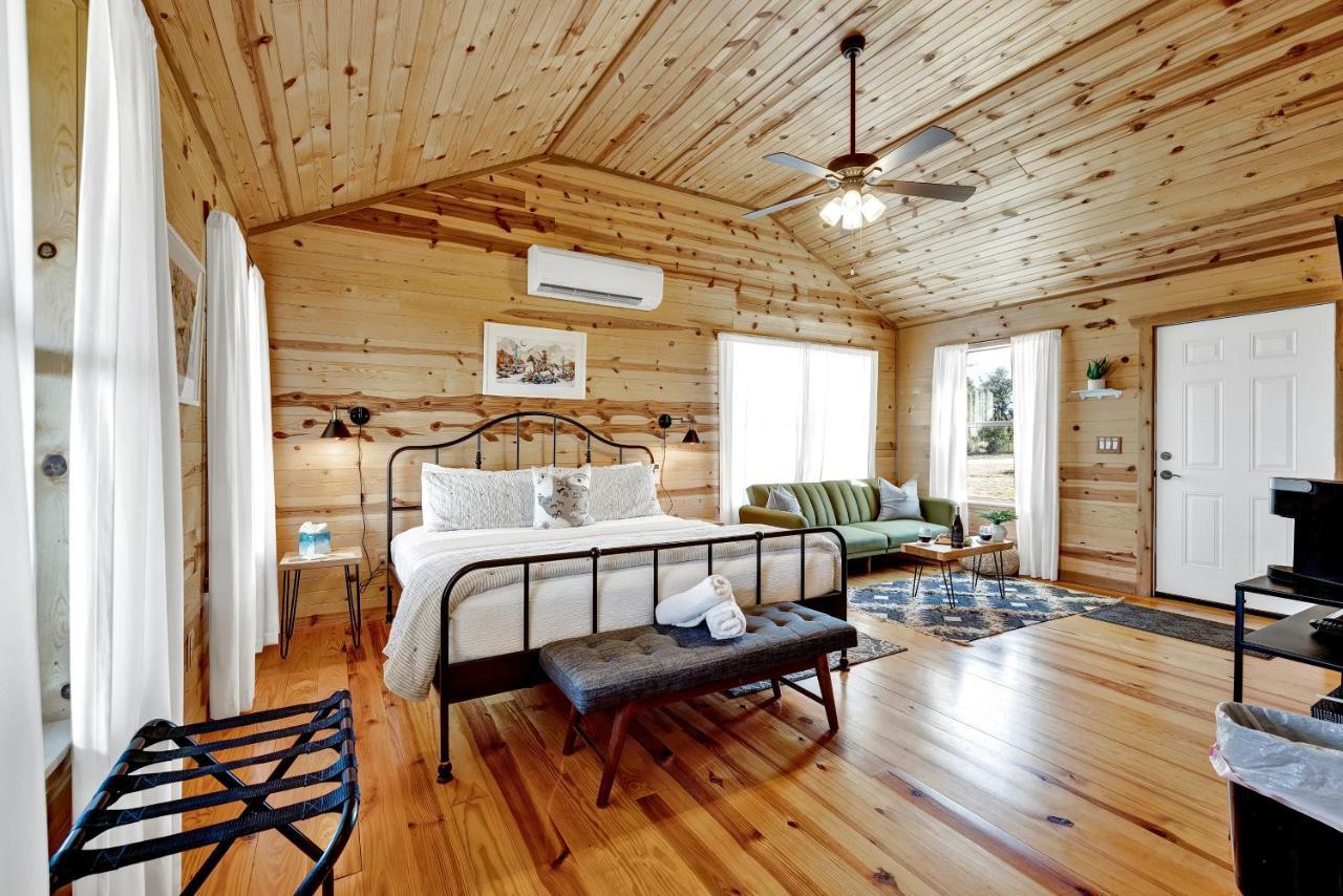 Rocky Ridge Cedar Cabin With Hot Tub & Amazing Views Crabapple 외부 사진