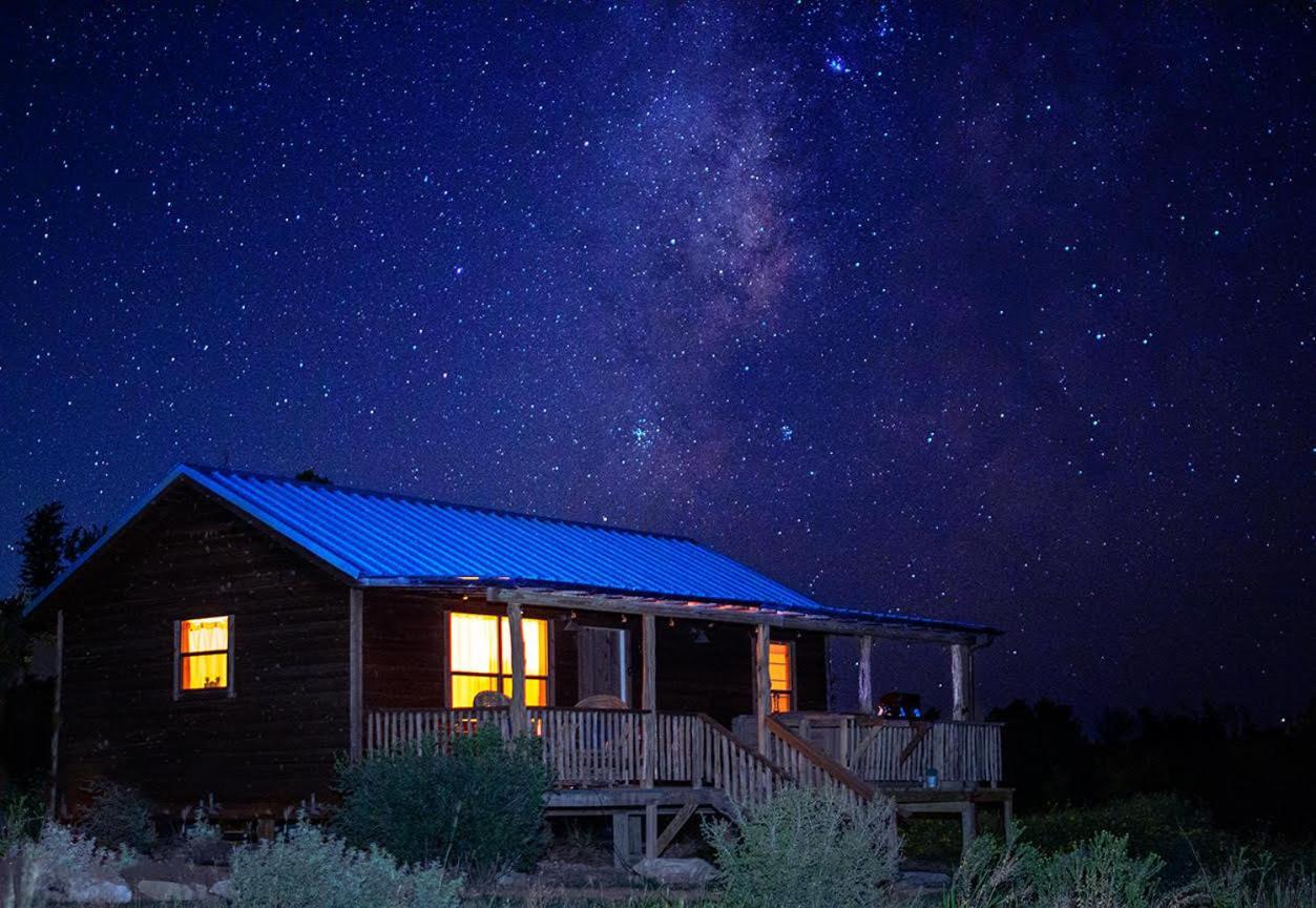 Rocky Ridge Cedar Cabin With Hot Tub & Amazing Views Crabapple 외부 사진